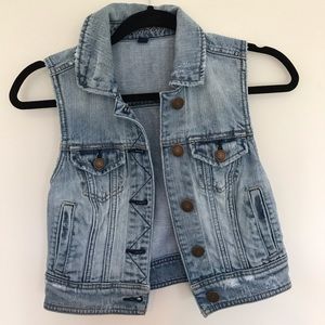 Sleeveless Jean Jacket (AE)